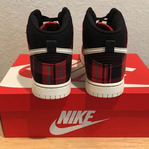 ⭐️NIKE DUNK LOW RETRO SE SNEAKERS - Picture 9 of 14